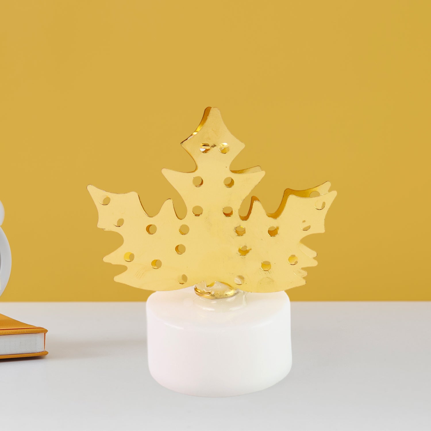 Decorative LED Gold Metal Leaf Diya Lamp (1 Pc) Decorative LED Gold Metal Leaf Diya Lamp (1 Pc)